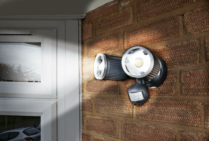 Best Solar Security Lights Full Break Down And Ers Guide 1 Best Overall Ruggedgrade 1000 Lumen Durable Led Security Light